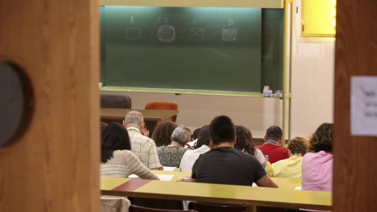 Aspirantes a funcionarios, durante una prueba
