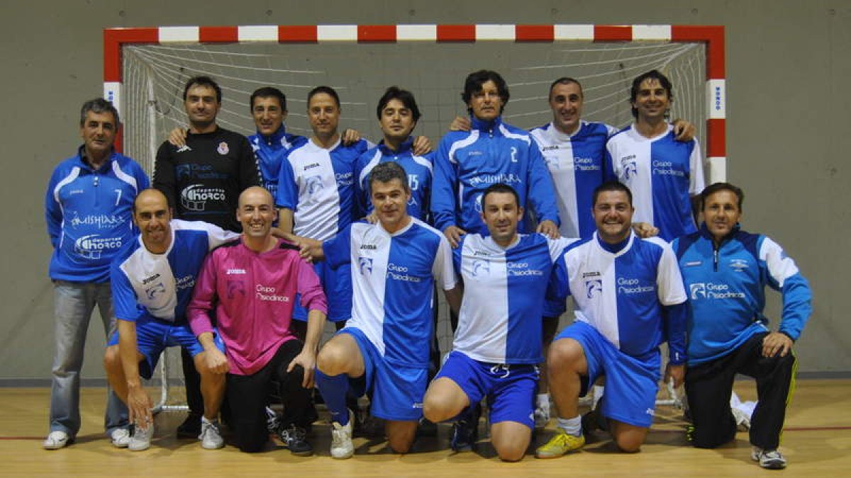 Formación del Grupo Fisioclínicas, campeón del grupo A de la Liga Antibióticos.