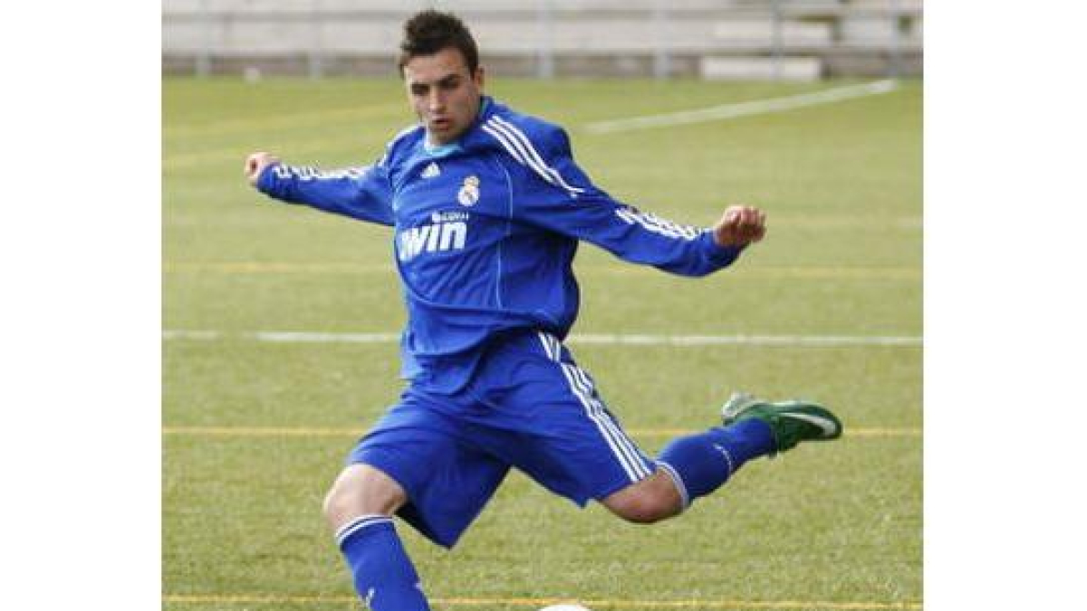 El último fichaje culturalista Ángel Menéndez podría gozar de algunos minutos ante la Deportiva.