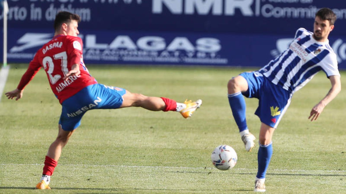 Erik Morán es hoy por hoy el primero de los mediocentros del equipo berciano. L. DE LA MATA