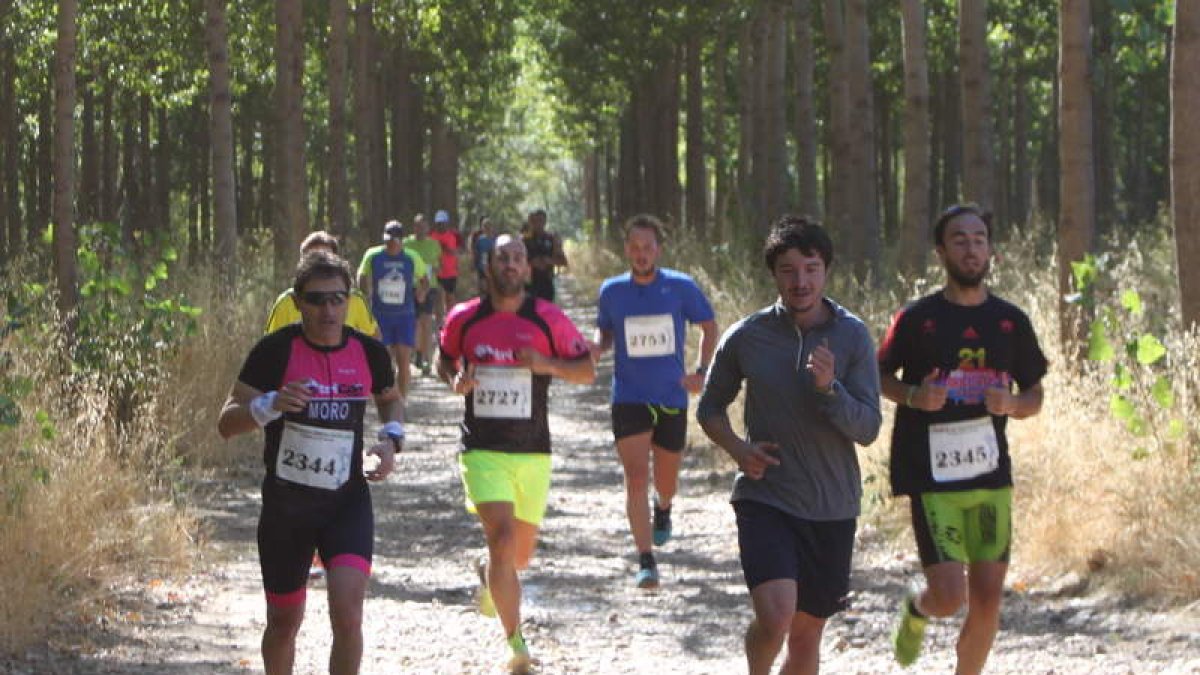 La carrera bañezana contó con una destacada participación. DL
