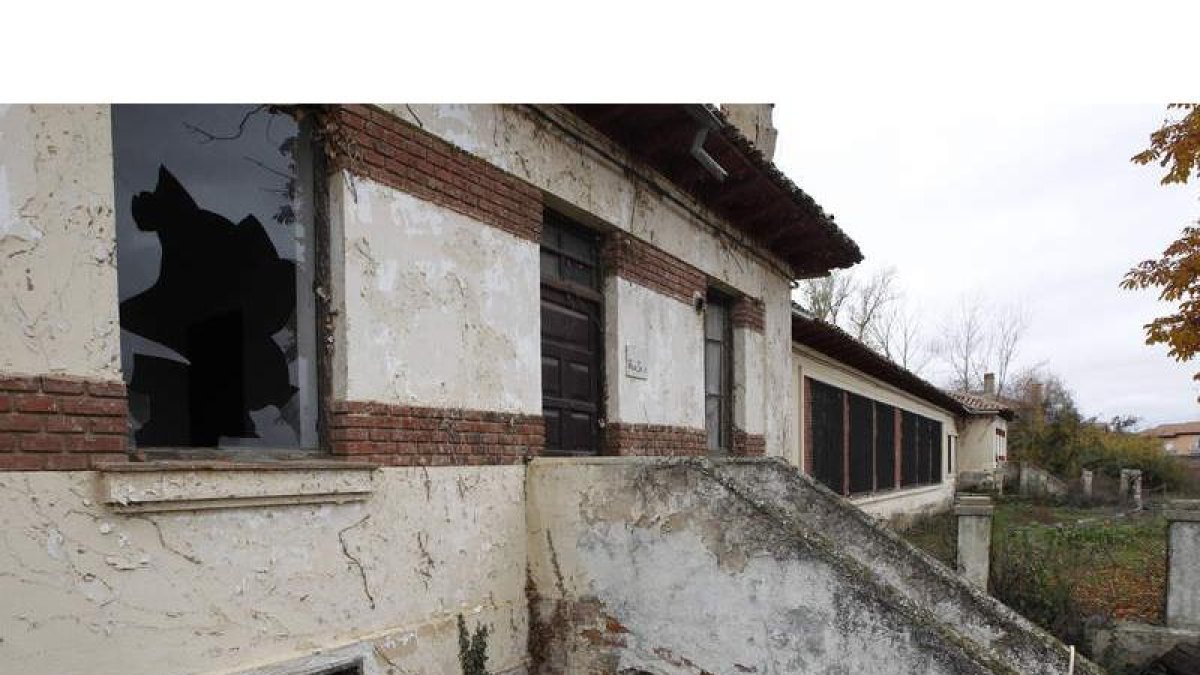 La despoblación de los pequeños pueblos ha llevado a la ruina a muchas de las escuelas de la provincia.