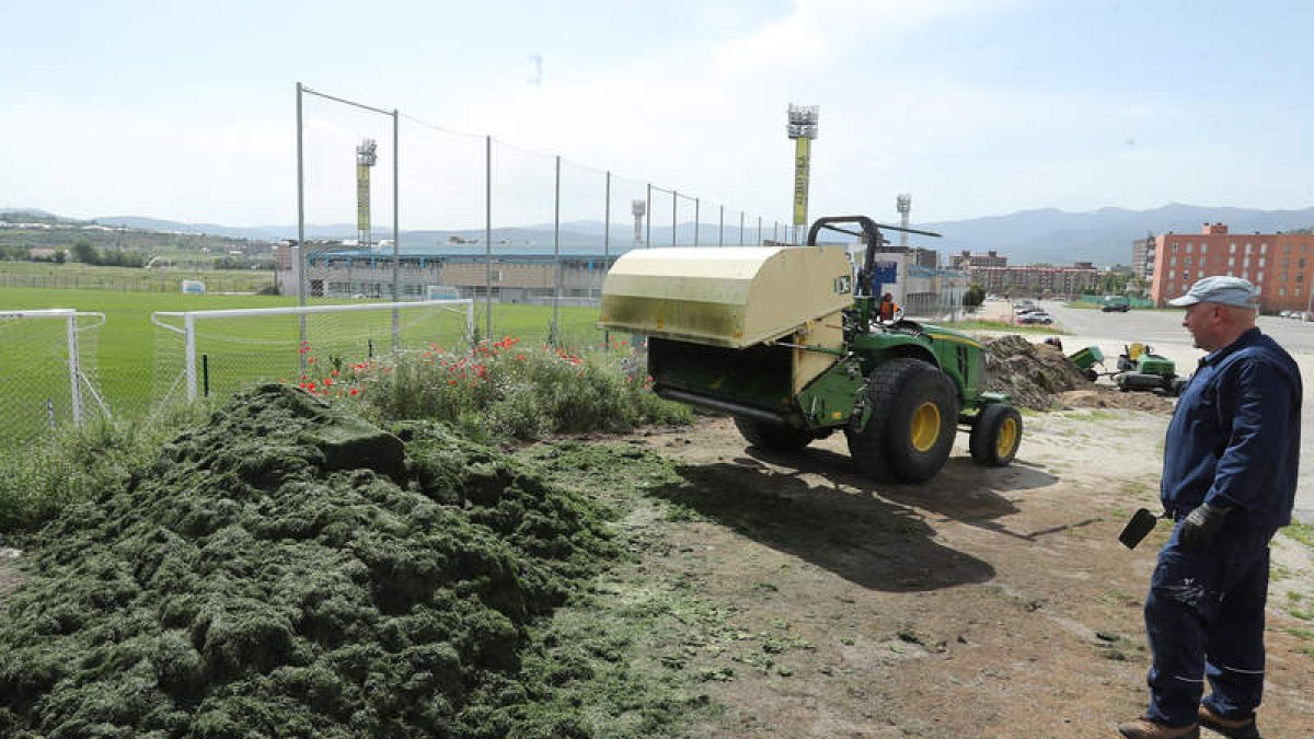 Las obras de adecentamiento de los anexos de El Toralín suponen la vuelta a los entrenamientos. L. DE LA MATA
