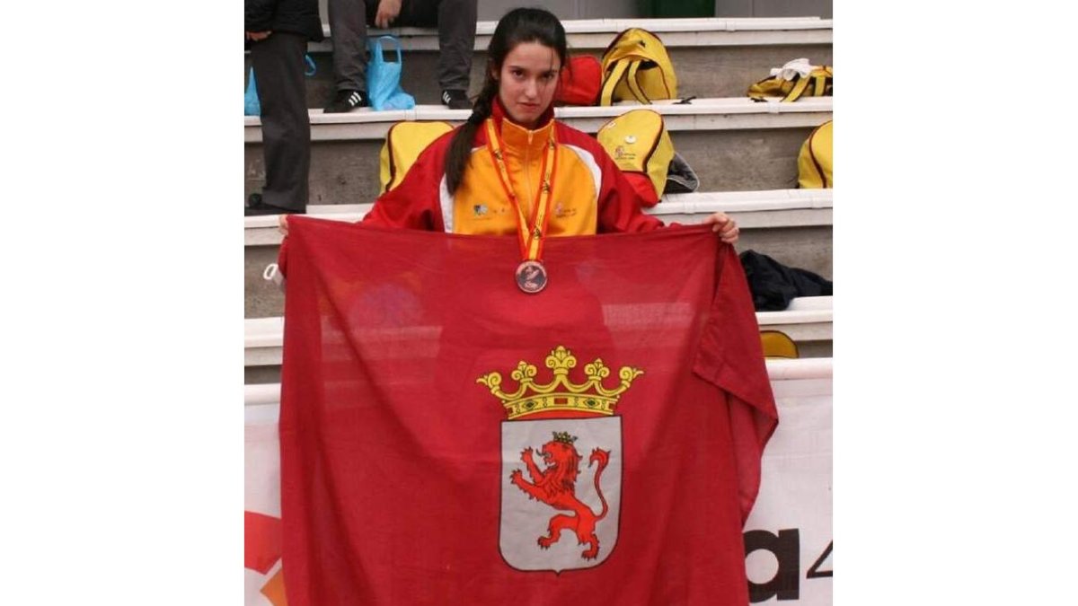 La luchadora Sandra López fue bronce en el nacional escolar de libre olímpica.