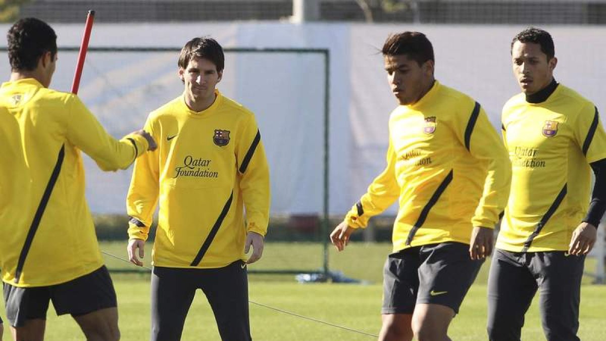 Guardiola tendrá que tirar de Jonathan Dos Santos para completar la convocatoria.