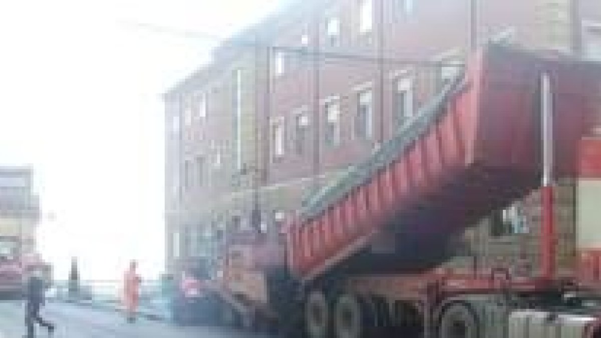 Un momento de las obras de asfaltado en Arquitecto Gaudí