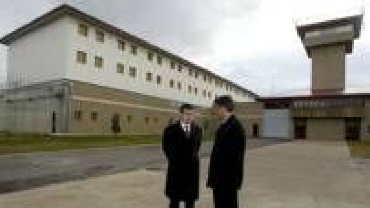Francisco Fernández visitó las instalaciones de la cárcel de Mansilla de las Mulas