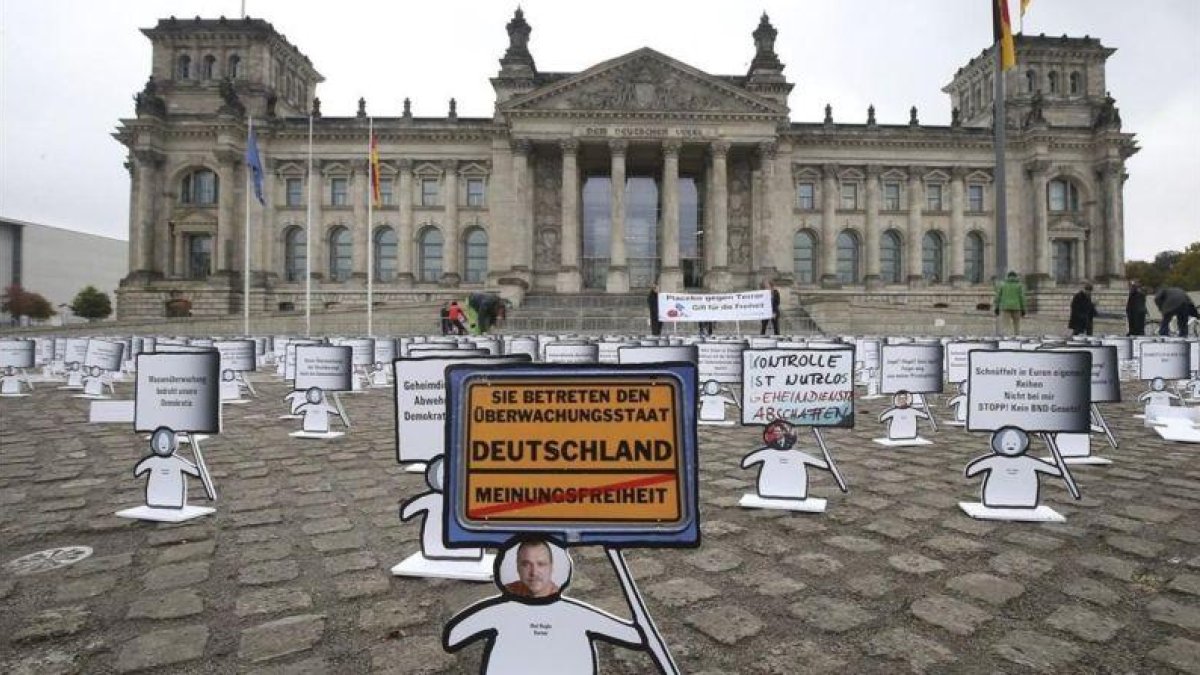 Protesta frente al Bundestag contra la reforma de la ley.