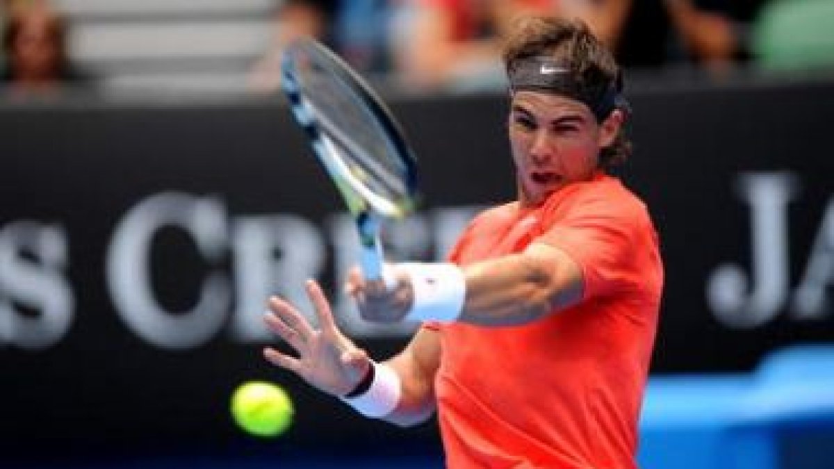 Nadal devuelve la bola al brasileño Daniel Marcos en su primer partido del torneo.