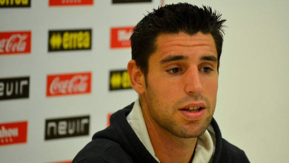 Rueda se convierte en la primera cara nueva de la Deporiva 2013-2014.