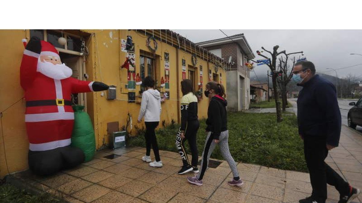 Papá Noel se suma a las actividades.