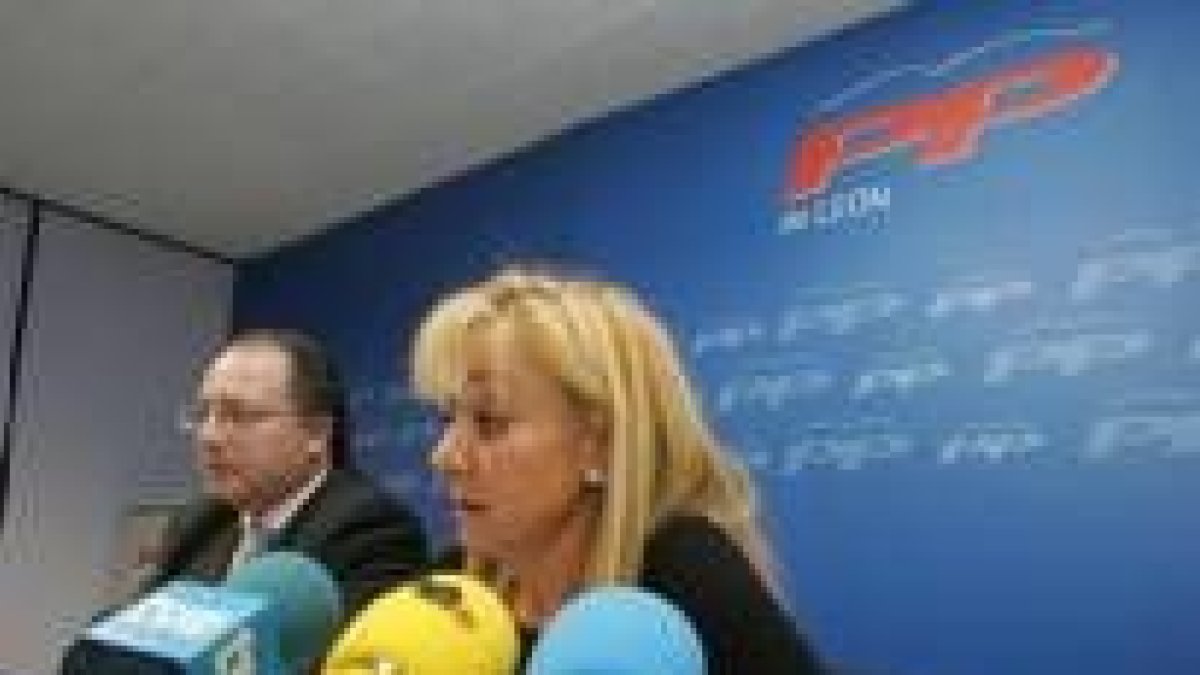Eduardo Fernández e Isabel Carrasco en la rueda de prensa previa a la reunión del comité ejecutivo