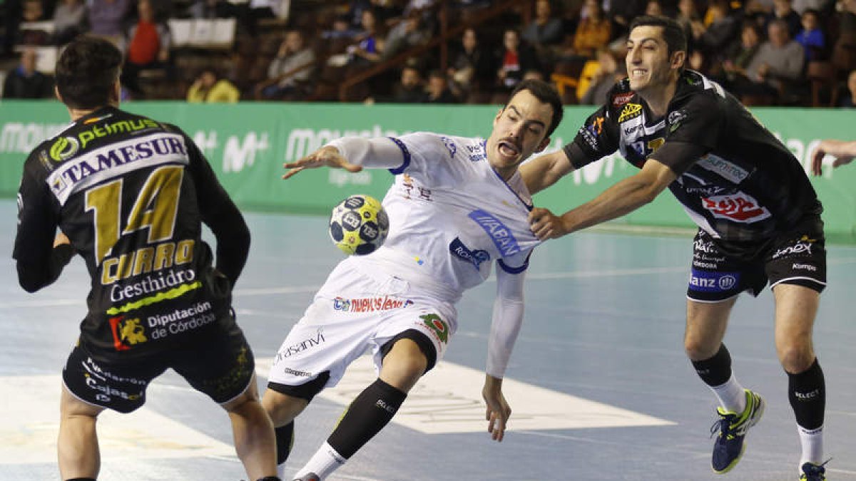 Costoya, el sábado ante Puente Genil, al que se ganó de sólo un gol. FERNANDO OTERO