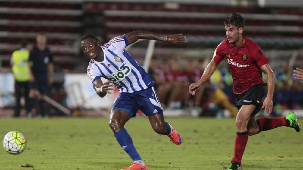 William Jebor, titular ayer por primera vez esta temporada, tuvo un par de buenas ocasiones para marcar, pero no estuvo acertado de cara a la portería rival.