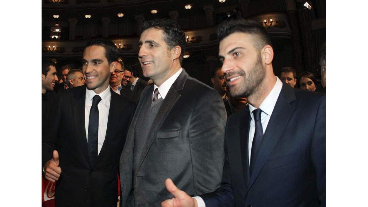 Contador, Indurain y Pereiro durante el acto de presentación.