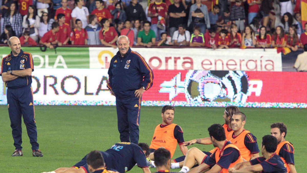 Del Bosque dirige el entrenamiento en Las Gaunas.