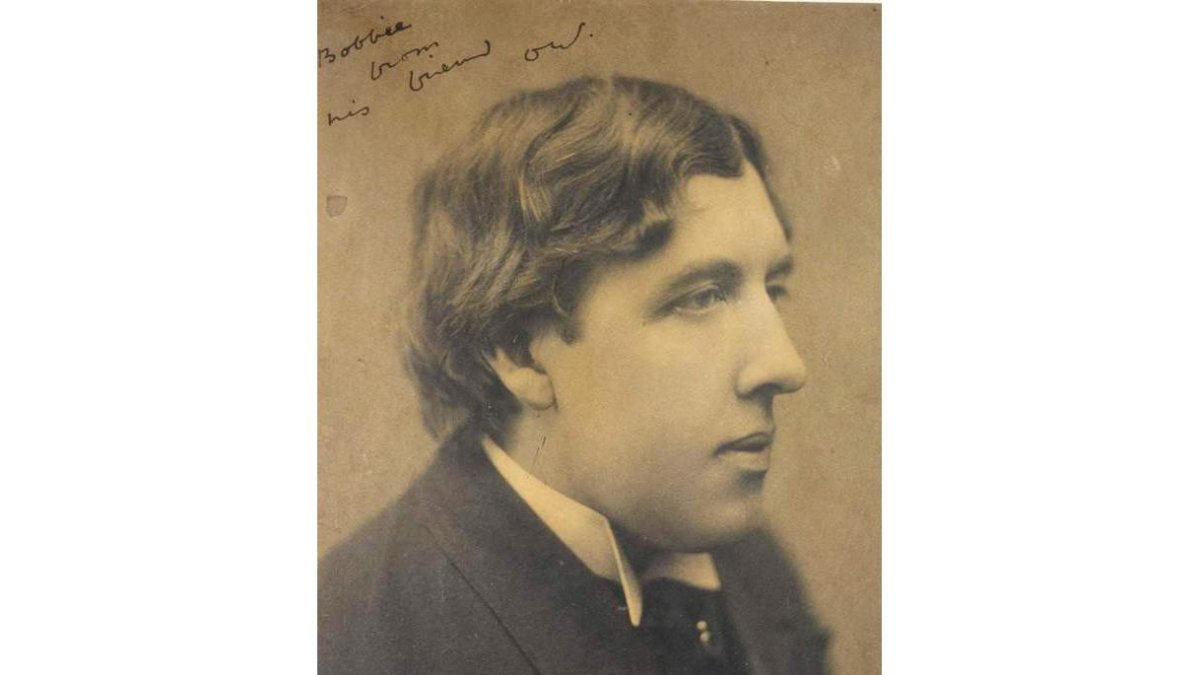 El escritor Oscar Wilde, en una de sus imágenes más conocidas