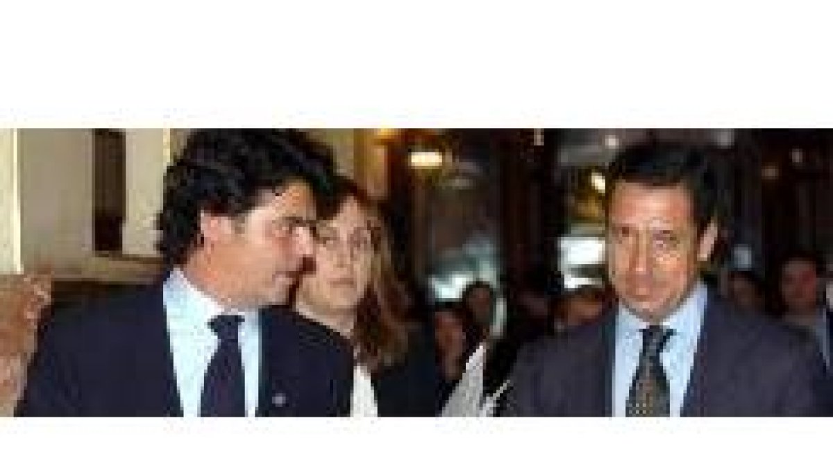 Moragas, el diputado del PP expulsado de Cuba, y Zaplana llegan juntos al Pleno