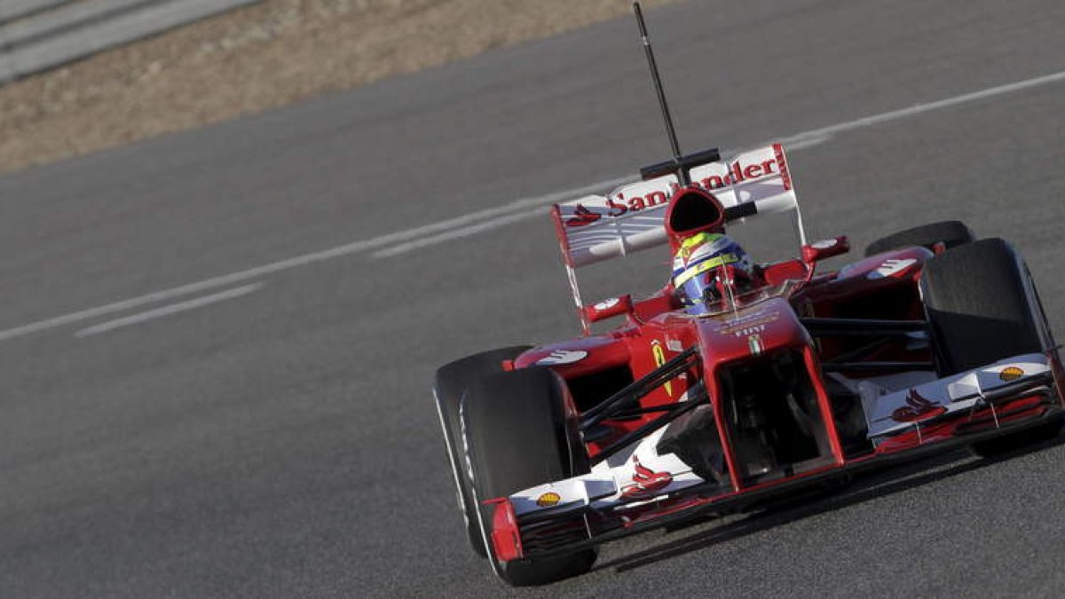 Massa (Ferrari) se quedó a más de minuto y medio del mejor tiempo firmado por Button (McLaren).