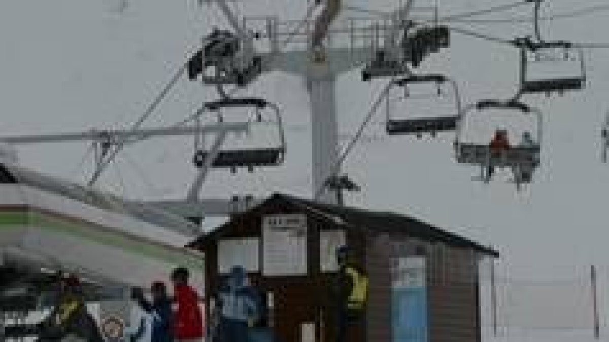 Los primeros esquiadores de la temporada sólo pudieron disfrutar de una parte del área de Cebolledo