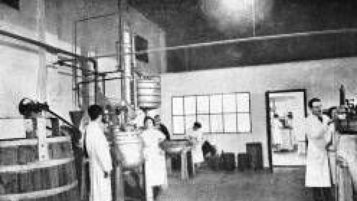 Las antiguas instalaciones y laboratorios, en fotos de los años 40