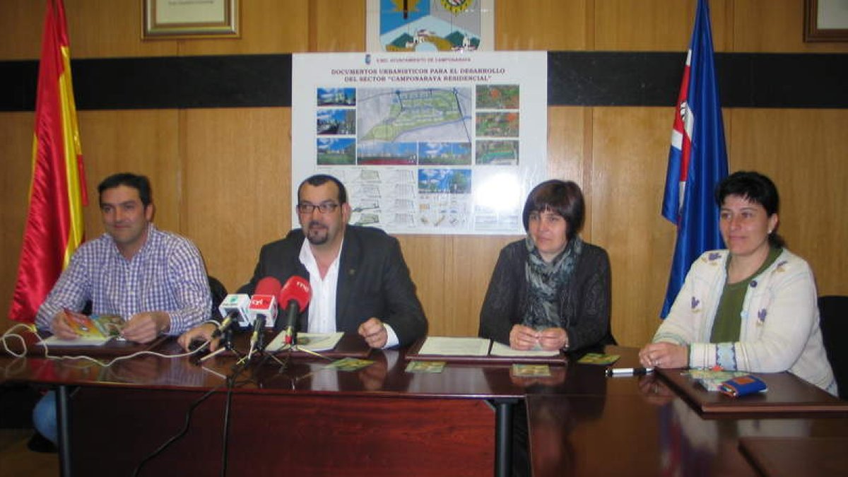 Miguel García, Fernando López Rellán, Teresa Jáñez y Adela Martínez, en la presentación.