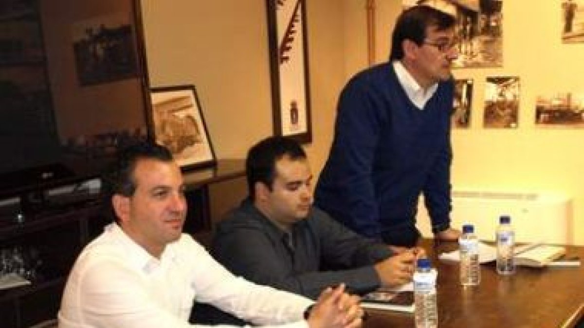 Nicanor Sen, David González y Siro Sanz, en un momento de la presentación.