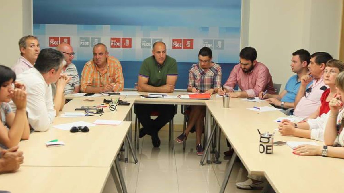 Díez comunicó ayer la reorganización a la comisión permanente de la agrupación local.