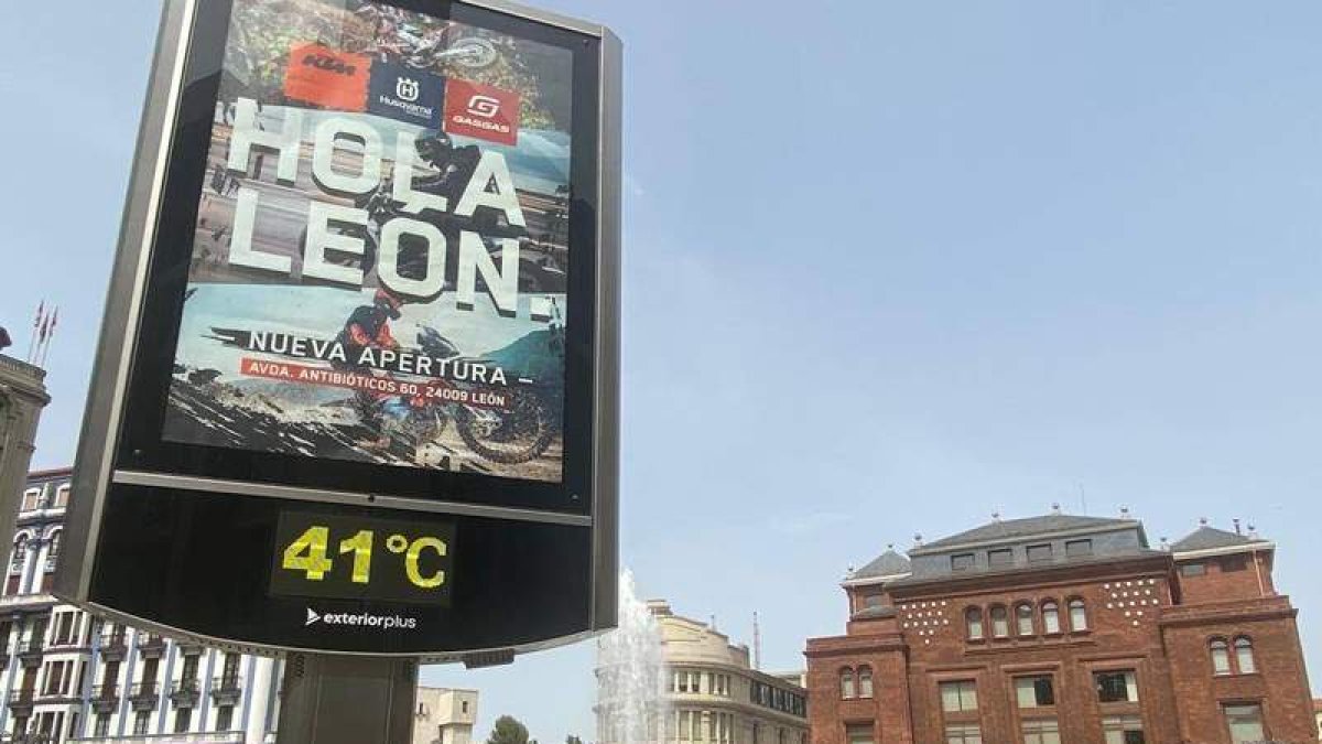 Los termómetros de la calle rebasaron los 41 ºC. RAMIRO