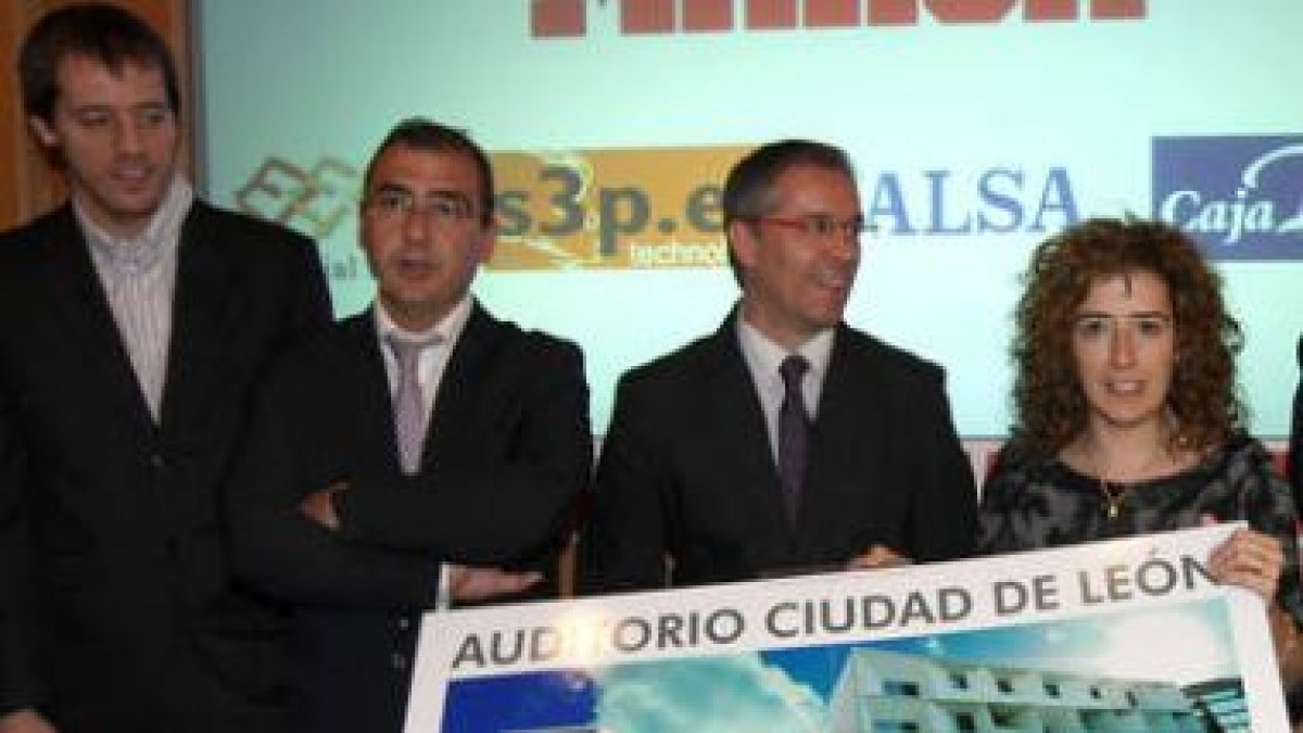 La concejala de Deportes y el titular de la disciplina de la Diputación en la presentación.