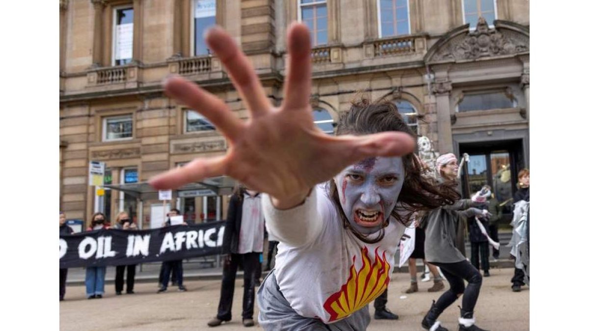 Protestas con disfraces de zombis y bailes al ritmo de la canción de Michael Jackson. ROBERT PERRY