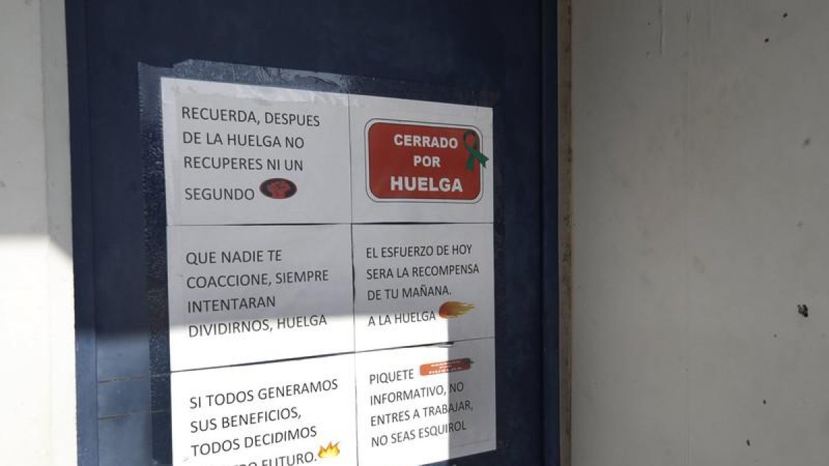 Cartel colocado a las puertas de Vestas.