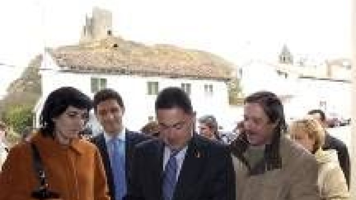 García Rodríguez, Marcos Martínez y Lupicinio Rodrigo, en la inauguración