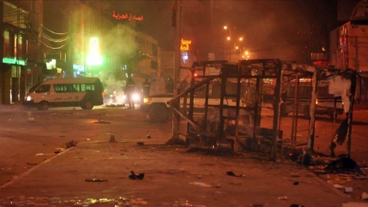 Incidentes en Ettadhamen, en las afueras de Túnez, en la noche del lunes.