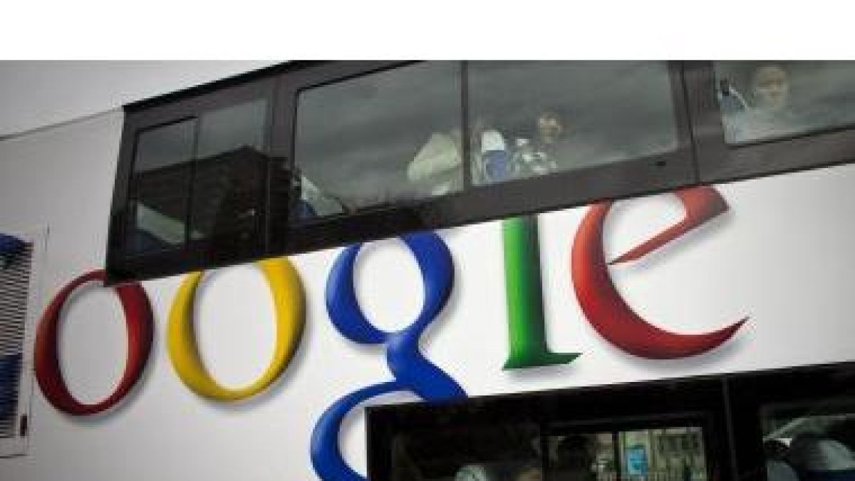 Pasajeros pekineses en un autobús de Google.