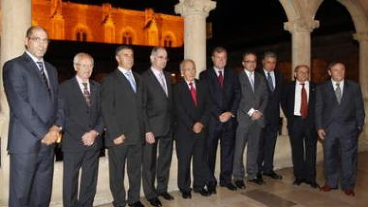 Martín Tobalina, Calvo, López Vizán, De la Puente, Le Jeuner, Silván, Chamorro, Fuertes, González y