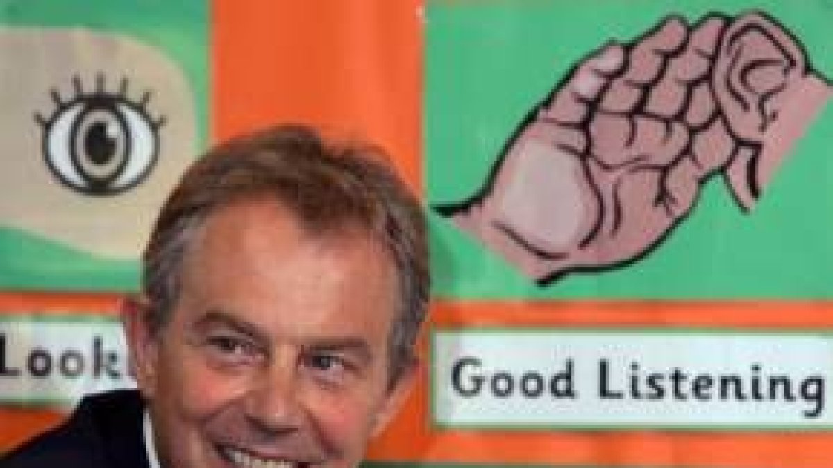 Blair eligió una escuela londinense para anunciar que dejará de ser primer ministro dentro de un año
