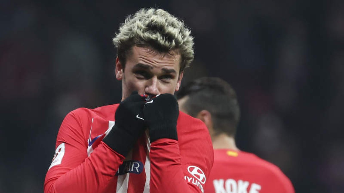 Griezmann hizo dos tantos e iguala a Luis Aragonés como máximo artillero del Atlético. KIKO HUESCA