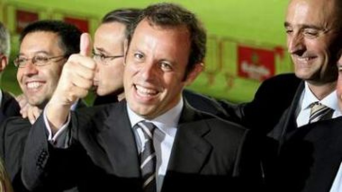 El presidente del Barcelona, Sandro Rosell, presenta la campaña Envía el hambre a la porra.