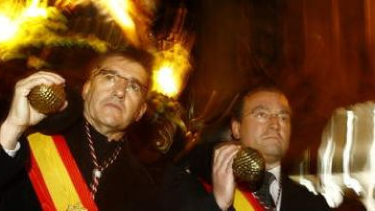 El público llenó por completo las calles de la capital para asistir a la primera procesión de la Sem