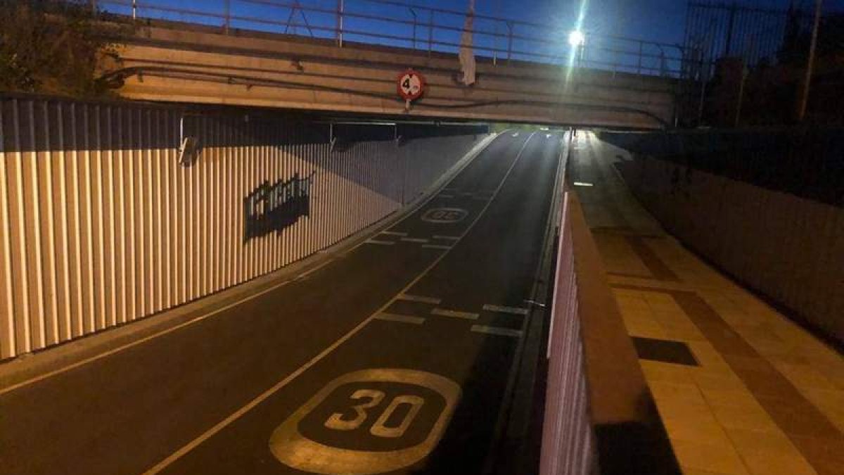 Los populares ven falta de seguridad en la zona que los pasos de Príncipe sigan sin iluminar. DL