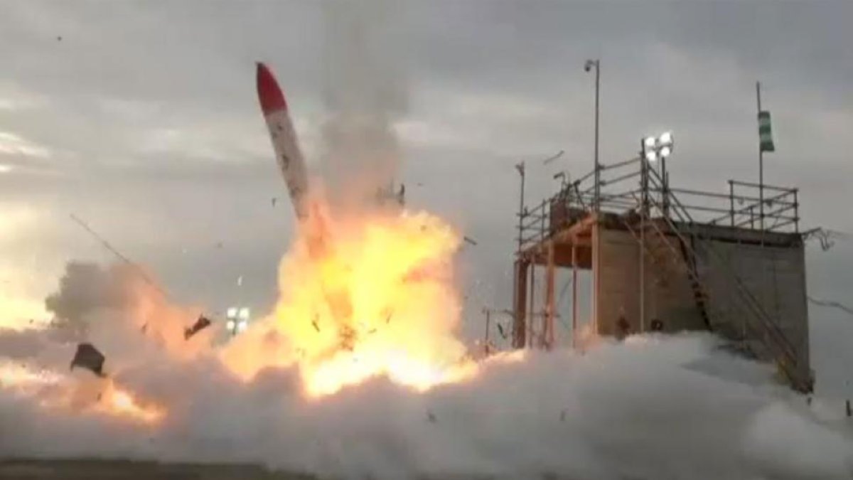 El cohete privado japonés Momo-2 explota nada más despegar por un fallo en el motor.