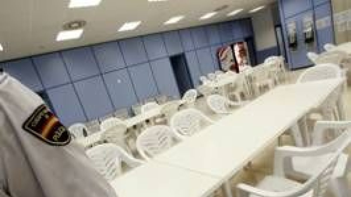 Vista de una de las nuevas salas para no admitidos en el aeropuerto