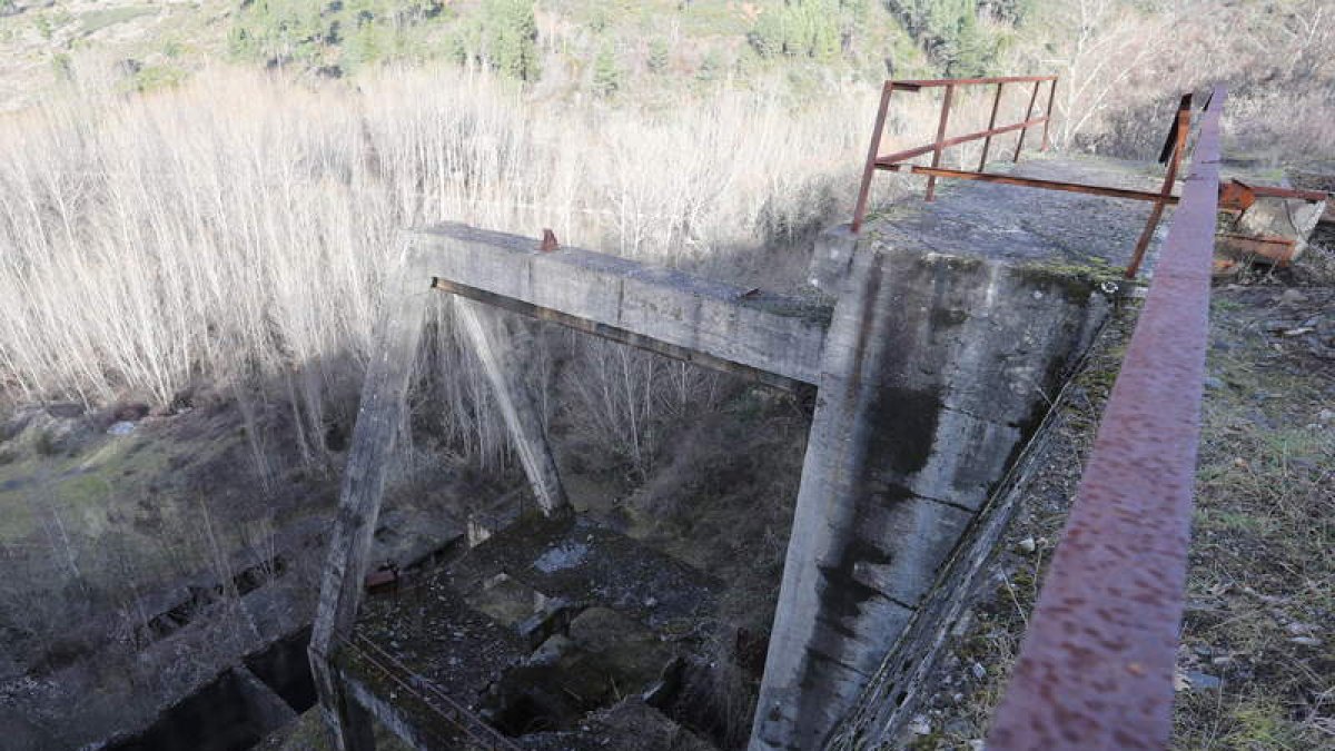 Instalaciones abandonadas de Coto Wagner en el paraje de La Repierta, en Calamocos. L. DE LA MATA