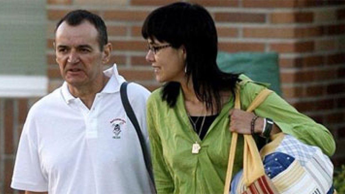 El etarra José Ignacio de Juana Chaos, junto a su mujer.