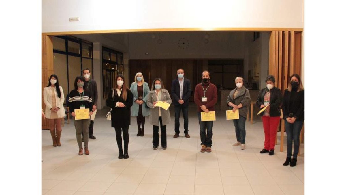 Participantes en el acto sobre el voluntariado. DL