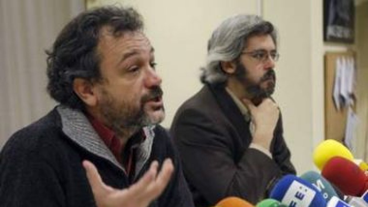 Pau Pérez, psiquiatra y director del estudio, y Alfredo Abad, secretario general de la Cear.