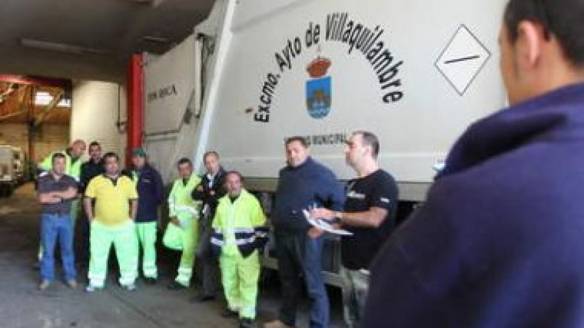 Parte de los trabajadores del servicio, durante una de las asambleas que han mantenido.