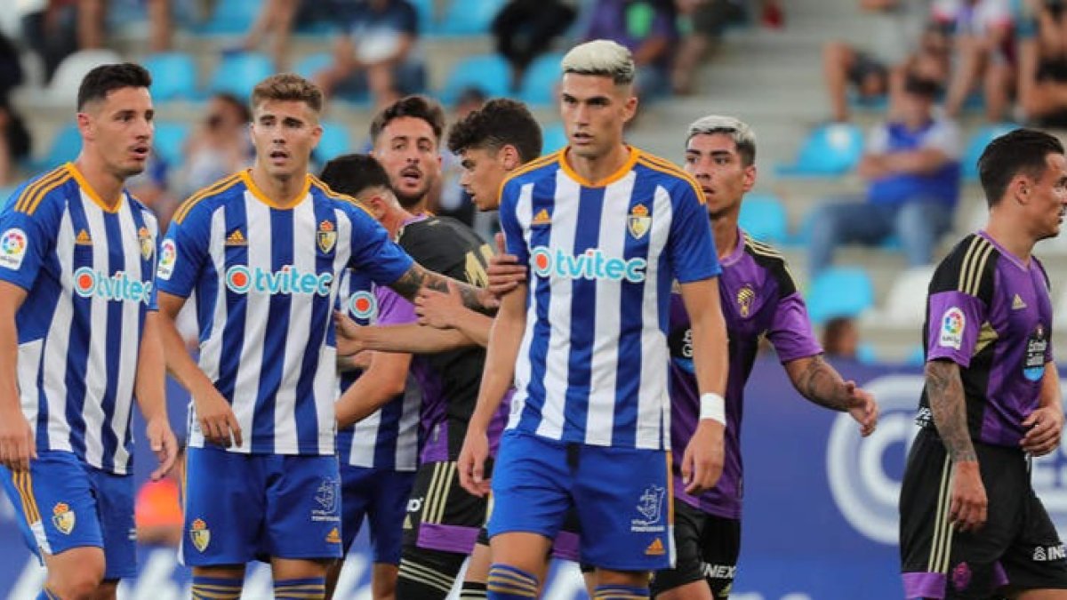 El equipo deportivista realizará esta tarde su penúltima prueba antes de iniciar la temporada. L. DE LA MATA