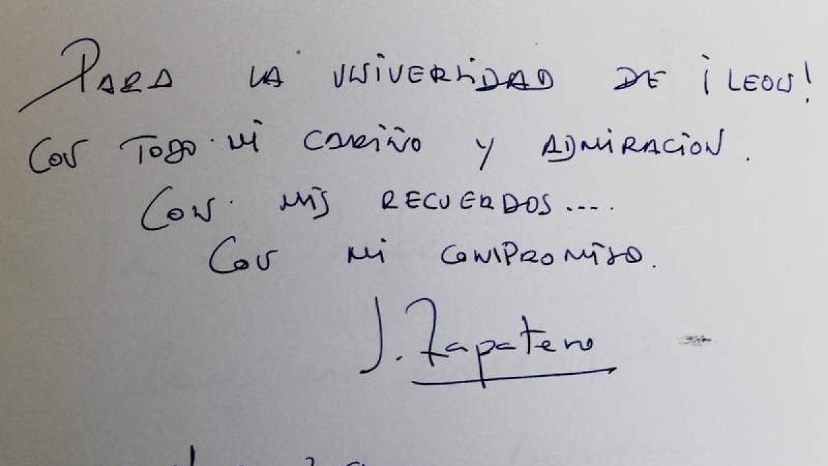Pie de foto. FIRMA